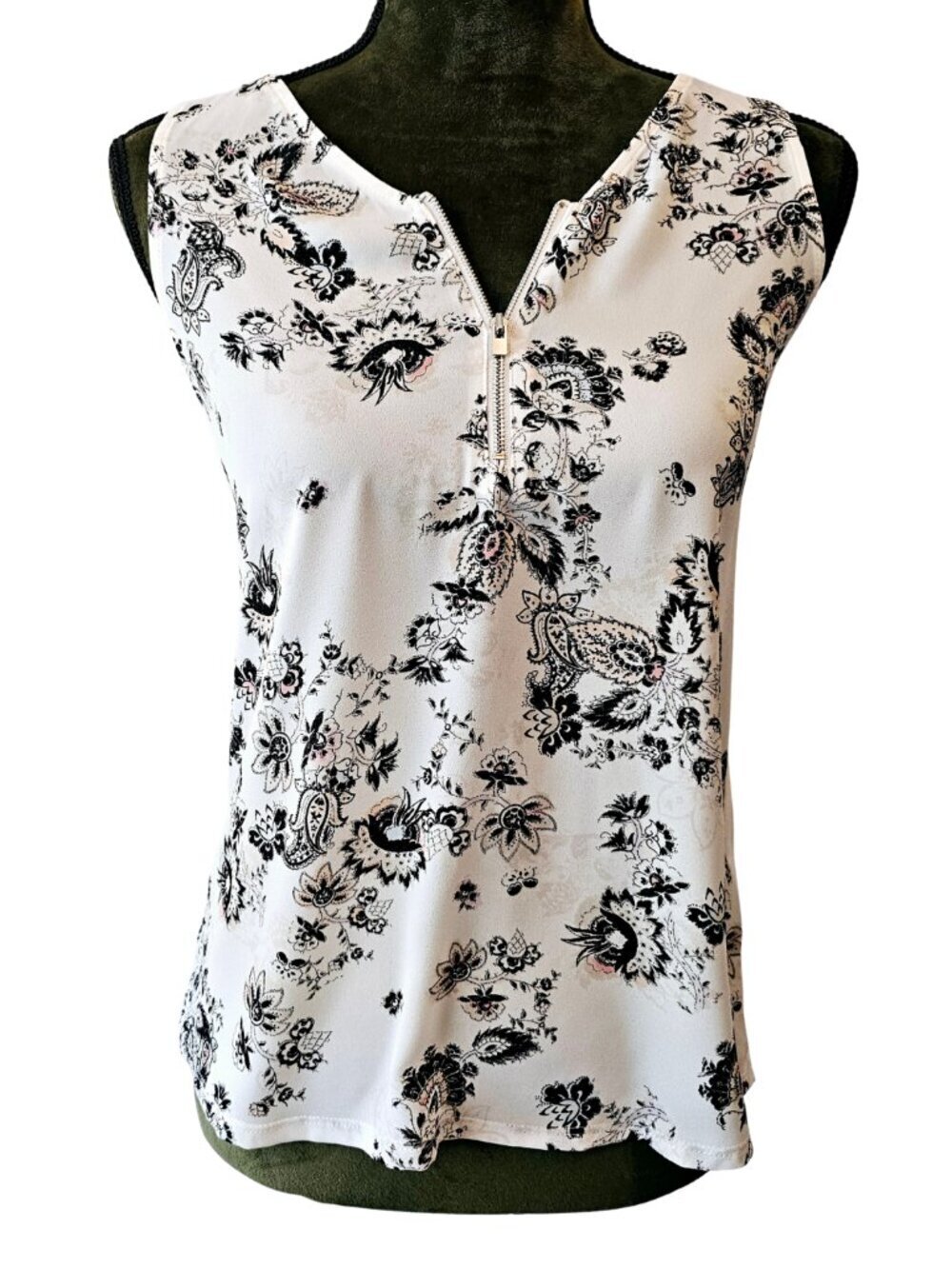 ✨Like New✨ Express V-Neck Quarter Zip Floral Tank, Size XS